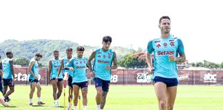 Saúl, Pulgar, Arrascaeta e demais jogadores do Flamengo em treino no Ninho do Urubu - FOTO: Gilvan de Souza / Flamengo