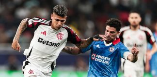Carrascal em campo na vitória do Flamengo sobre o Cruz Azul - Foto: Gilvan de Souza / Flamengo