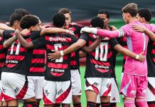 Jogadores do sub-20 do Flamengo antes de mais um jogo no Luso Brasileiro - Foto: Gilvan de Souza / Flamengo