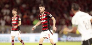 Jorginho em campo na vitória do Flamengo sobre o Ceará - Foto: Gilvan de Souza / Flamengo
