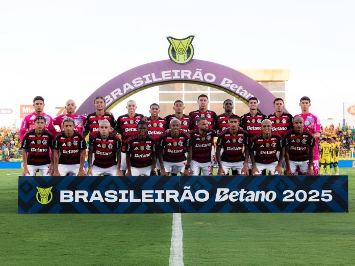 Time do Flamengo posado pra foto antes do empate contra o Mirassol - Foto: Caique Coufal / Flamengo