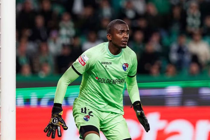 Goleiro Andrew em campo pelo Gil Vicente