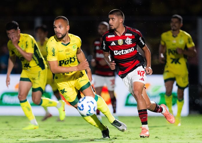 Guilherme em campo pelo Flamengo no empate contra o Mirassol - Foto: Caique Coufal / Flamengo