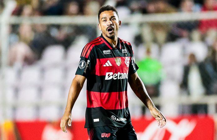 Danilo em campo na vitória do Flamengo sobre o Cusco pela Libertadores - Foto: Gilvan de Souza / Flamengo