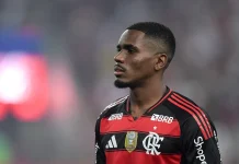 Evertton Araújo em campo pelo Flamengo