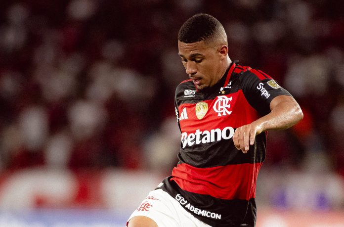 Samuel-Lino-Flamengo-4-1-Indep-Medellin-160426-Foto-Adriano-Fontes Samuel Lino em campo na goleada do Flamengo sobre o Independiente Medellín - Foto: Adriano Fontes / Flamengo