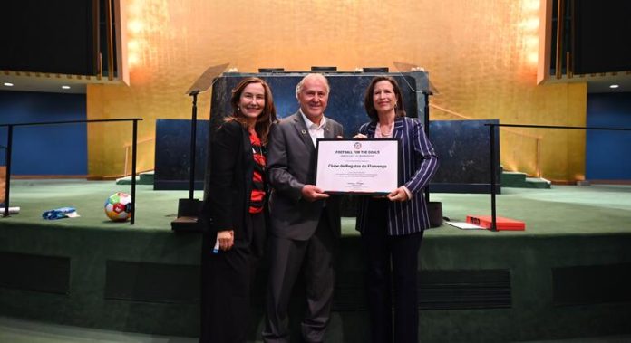 Flamengo recebe certificado por adesão à iniciativa Futebol pelos ODS e Zico, ícone mundial, foi homenageado como Campeão pelos ODS.