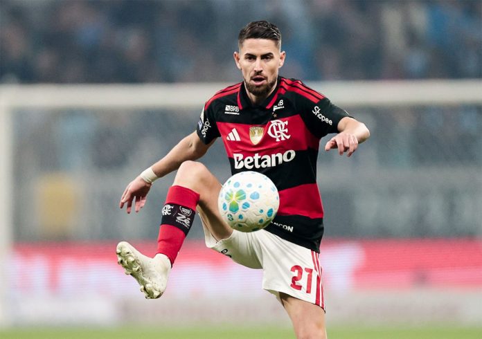 Jorginho em campo na vitória do Flamengo sobre o Grêmio em Porto Alegre