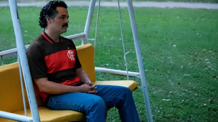 Meme-de-Foto-de-Wagner-Moura-com-a-camisa-do-Flamengo Meme de Wagner Moura como Pablo Escobar na série ‘Narcos’ com blusa do flamengo
