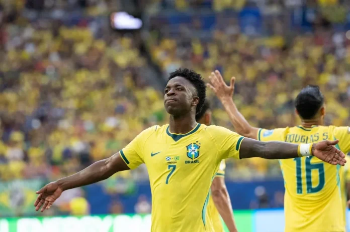 Vini Jr comemorando o gol contra a Escócia pela Seleção Brasileira na Copa do Mundo