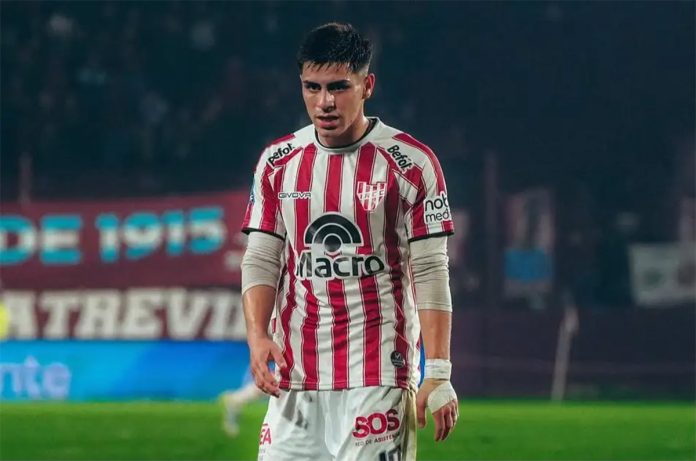 Alex Luna em campo pelo Instituto Córdoba