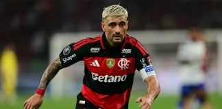 Arrascaeta em campo na vitória do Flamengo sobre o Cruzeiro no Maracanã