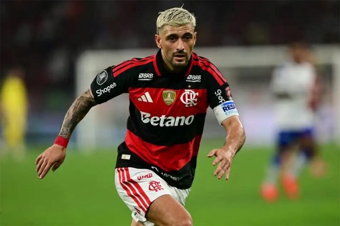 Arrascaeta-Flamengo-2-1-Cruzeiro-190826 Arrascaeta em campo na vitória do Flamengo sobre o Cruzeiro no Maracanã
