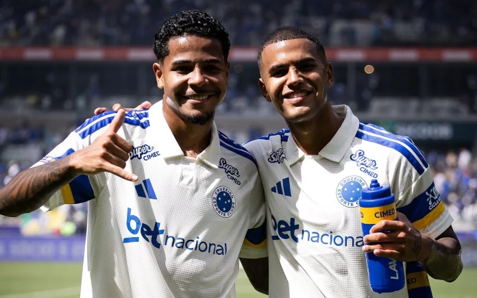 Wesley e João Costa na apresentação no Cruzeiro
