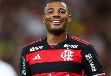 De la Cruz alcança 100 jogos pelo Flamengo e enfrenta questionamentos sobre custo-benefício De la Cruz. jogador do Flamengo