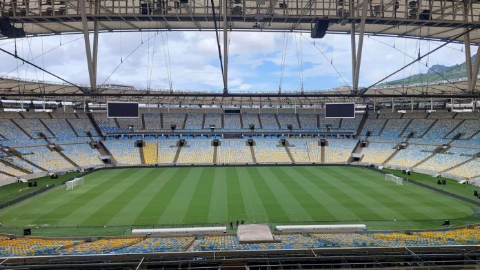 Estádio do Maracanã. Gramado com muitas críticas pelo jogadores, leva responsável à demissão