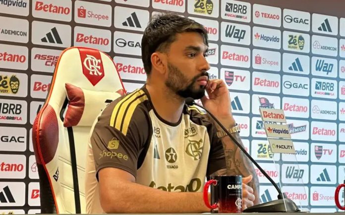 Paquetá em entrevista pelo Flamengo