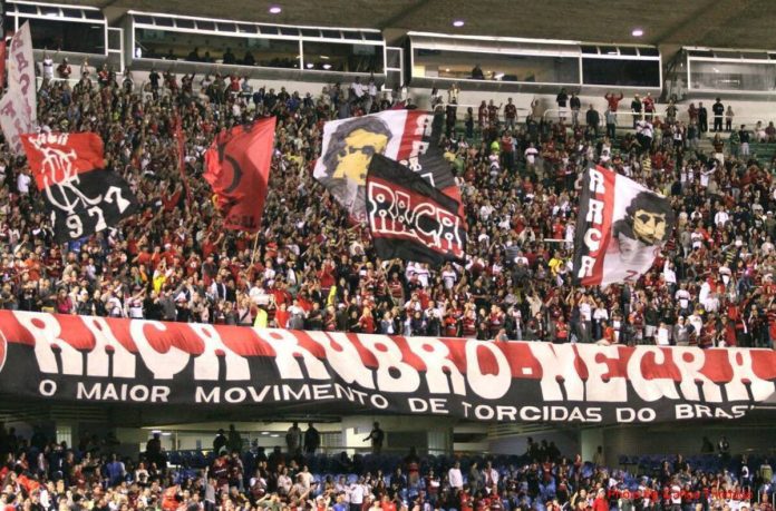 Torcida Raça Rubro Negra no Maracanã