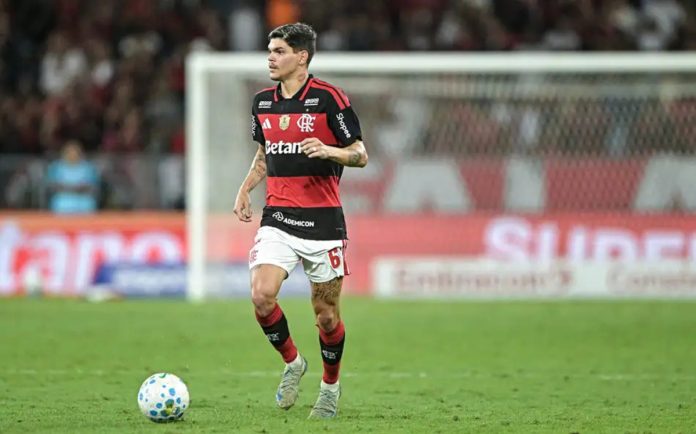 Ayrton Lucas, jogador do Flamengo