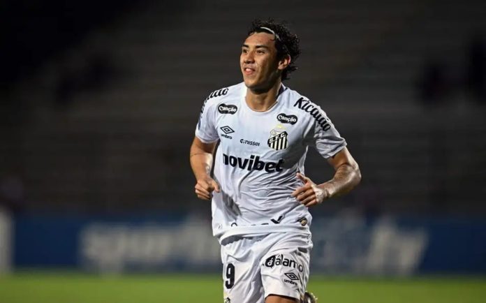 Meio-campista Gabriel Bontempo, jogador do Santos