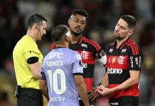 Jorginho é expulso diante do Independiente del Valle, no Maracanã, em duelo decisivo da Libertadores.