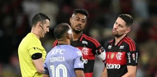 Jorginho é expulso diante do Independiente del Valle, no Maracanã, em duelo decisivo da Libertadores.