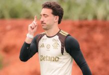 Léo Ortiz vira desfalque de última hora do Flamengo contra o Santos Léo Ortiz em treino do Flamengo no Ninho do Urubu - Foto: Adriano Fontes / Flamengo