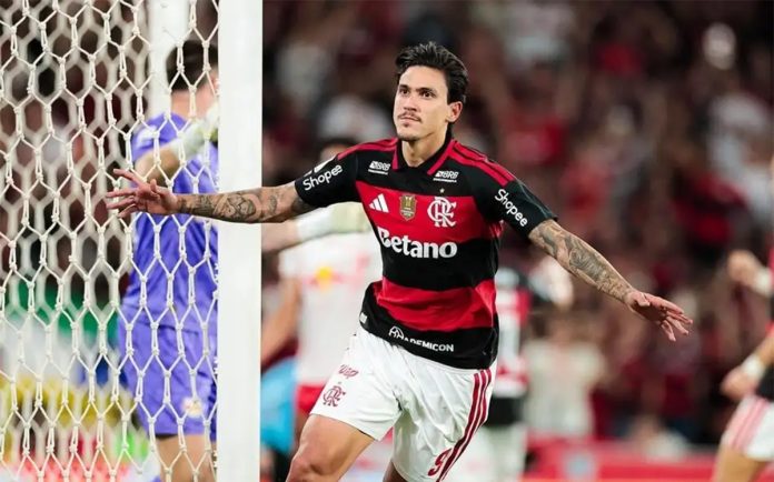 Pedro comemora o 2º gol do Flamengo na vitória sobre o Bragantino no Maracanã - Foto: Gilvan de Souza / Flamengo