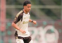 Anthony Valencia em treino do Flamengo no Ninho do Urubu - Foto: Gilvan de Souza / Flamengo