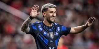 Arrascaeta marca golaço e dá assistência em goleada do Uruguai