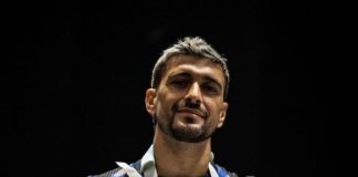 Arrascaeta com punho imobilizado. O meia uruguaio será desfalque do Flamengo por algumas semanas.