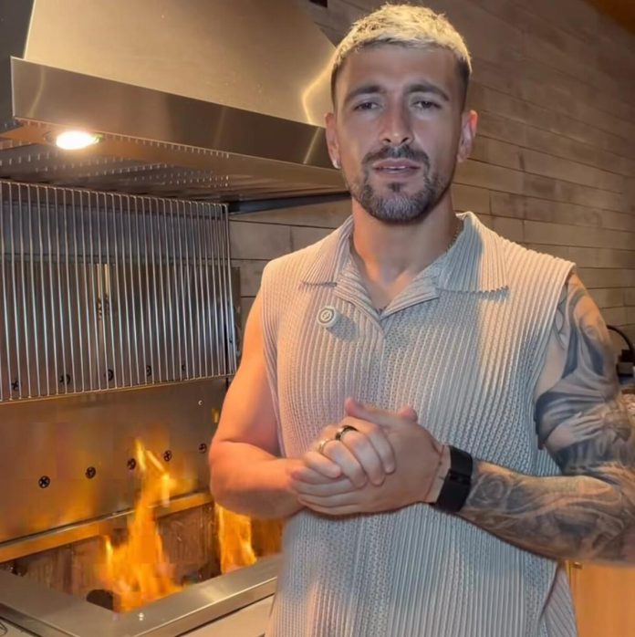 Arrascaeta viraliza ao mostrar churrasco em noite de folga após jogo do Flamengo