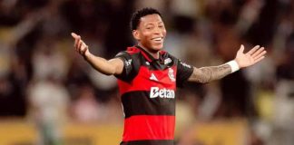 Flamengo aguarda Plata, que chega ao Brasil na noite desta sexta-feira (04).