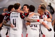 Time do Flamengo em campo, contra o Botafogo, no Brasileirão