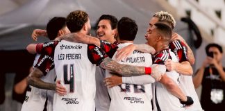 Time do Flamengo em campo, contra o Botafogo, no Brasileirão
