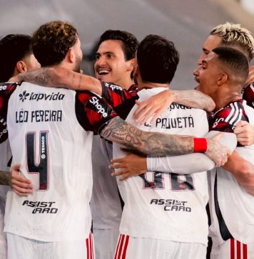 Time do Flamengo em campo, contra o Botafogo, no Brasileirão