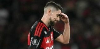 Jorginho após ser expulso no jogo contra o Independiente del Valle no Maracanã, pela Libertadores