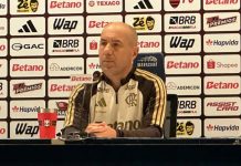 Léo Jardim técnico do Flamengo em coletiva de imprensa