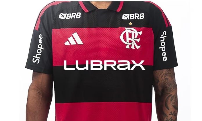 A Lubrax aparece como uma das empresas interessadas em assumir o espaço de patrocínio máster do clube, atualmente ocupado pela Betano.
