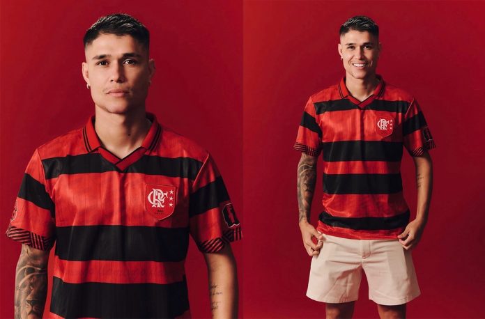 luiz-araujo-jogador-flamengo-com-manto-1996 Luiz Araújo com o manto do Flamengo de 1996, inspirado na era Umbro