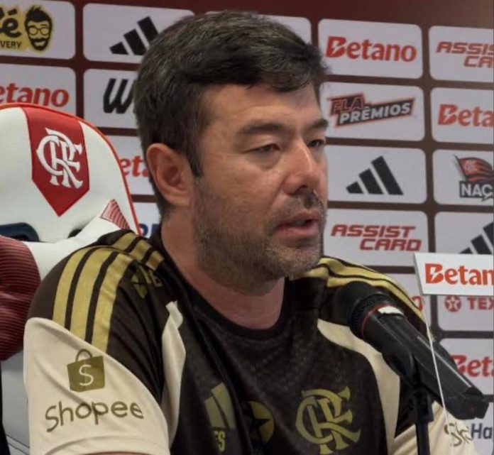 Dr. Fernando Sassaki, chefe do departamento médico do futebol profissional do Flamengo