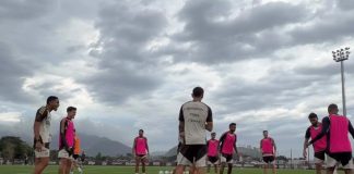 Jogadores do Flamengo treinando no Ninho do Urubu