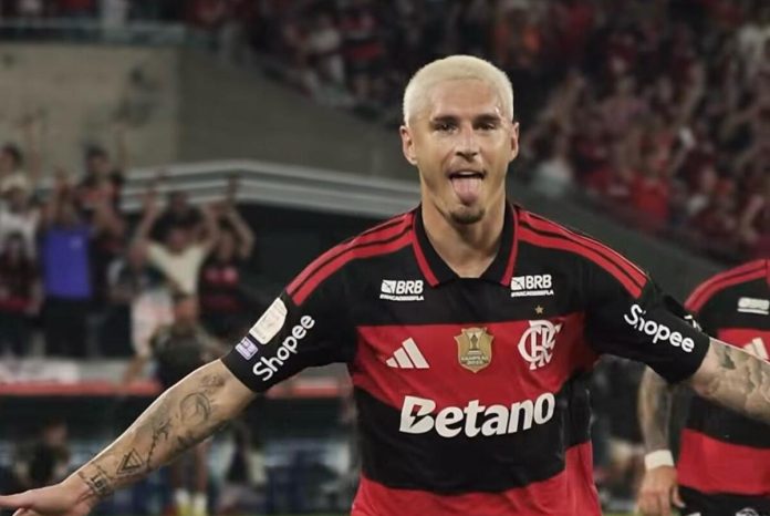 varela-comemorando-gol-no-maracana Varela comemorando seu gol conta o Bragantino, no Maracanã pelo Brasileirão