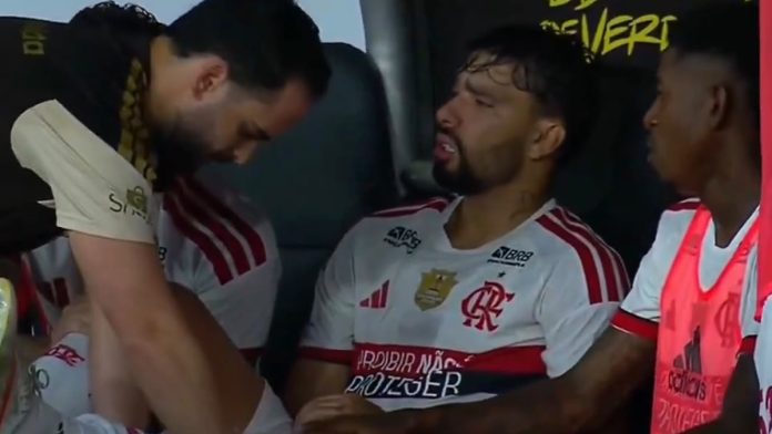 Lucas-Paqueta-Dores-Flamengo-4-1-Vasco-291026 Lucas Paquetá no banco de reservas após deixar o jogo contra o Vasco com dores