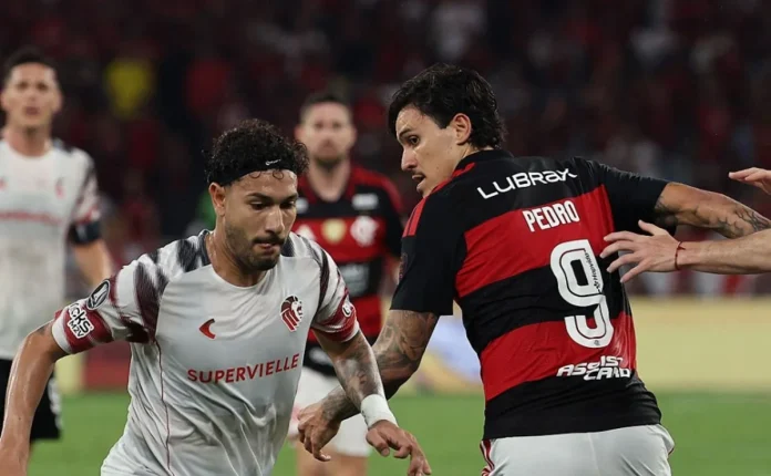 Pedro-Flamengo-0-0-Estudiantes-221026-2 Pedro em campo na eliminação do Flamengo para o Estudiantes no Maracanã