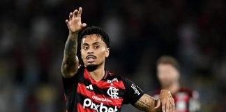 Volante Allan, pertence ao Flamengo, mas atualmente joga no Corinthians