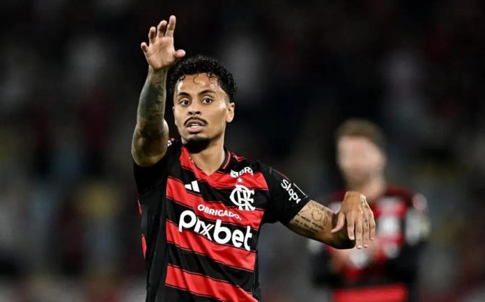 Volante Allan, pertence ao Flamengo, mas atualmente joga no Corinthians