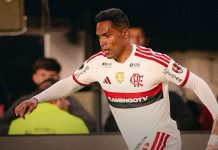 Alex Sandro salva gol em cima da linha e é eleito destaque do Flamengo contra o Estudiantes Alex Sandro em partida contra Estudiantes, pela Libertadores, na Argentina