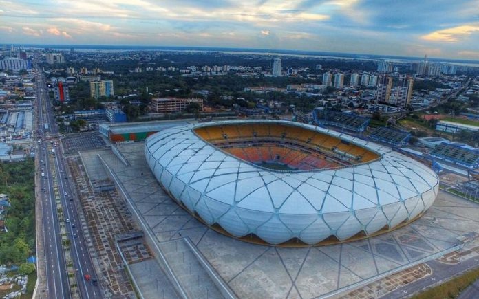 arena-amazonia-manaus Arena da Amazônia Vivaldo Lima é um dos estádios mais icônicos do Brasil, localizado em Manaus, Amazonas.