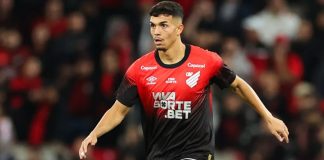 Arthur Dias, zagueiro do Athletico Paranaense.